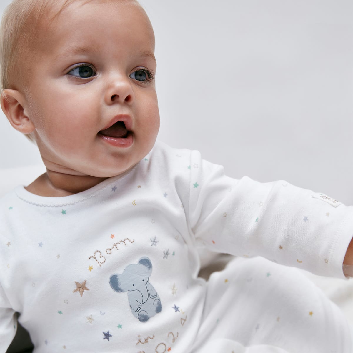  Baby wearing elephant-design sleepsuit 