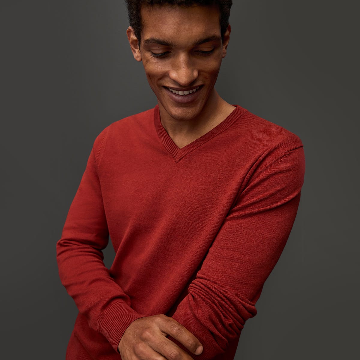  Man wearing red V-neck knit 